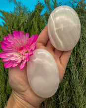 Load image into Gallery viewer, 3” Mangano Calcite Palm Stone