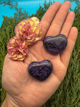 Load image into Gallery viewer, 1.25” Charoite Heart Carving