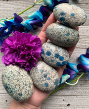 Load image into Gallery viewer, K2 Palm Stone