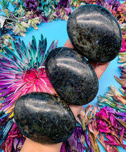 Load image into Gallery viewer, Cordierite aka Iolite Palm Stone